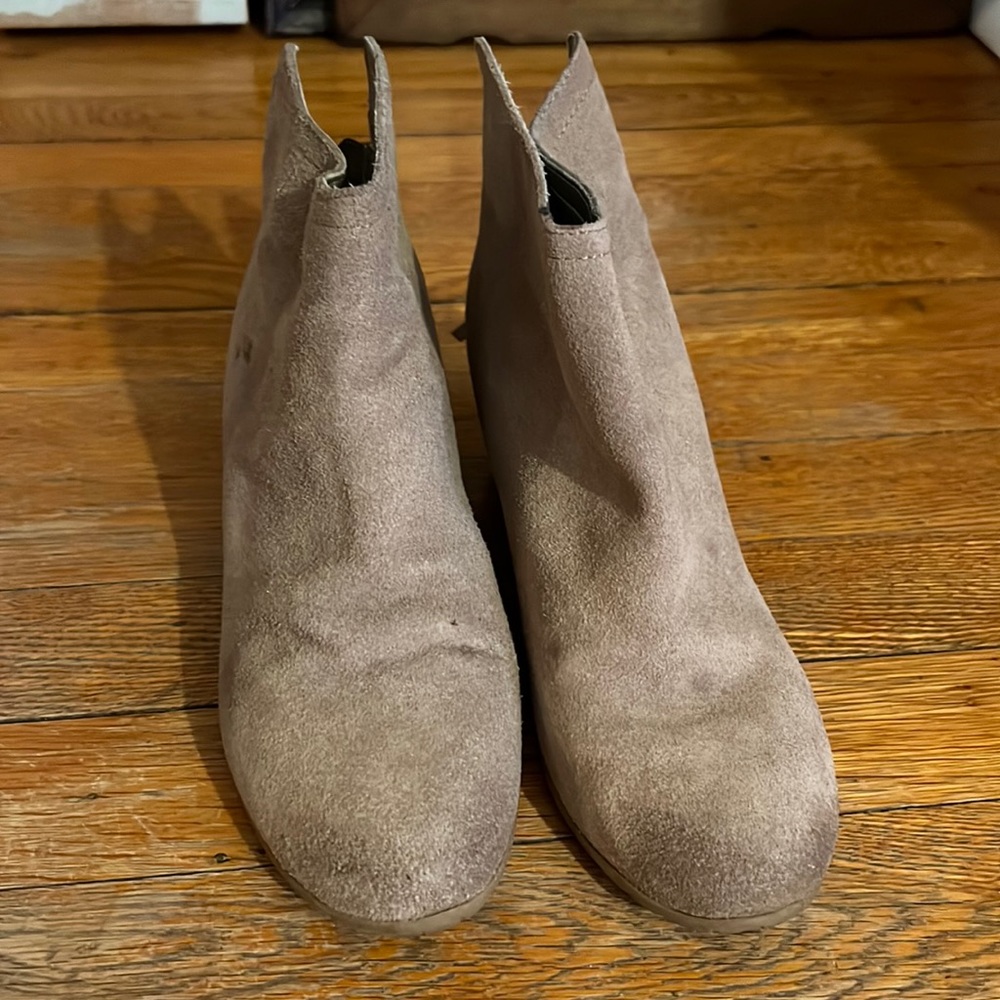 Kenneth Cole reaction tan suede ankle boot size 6.5